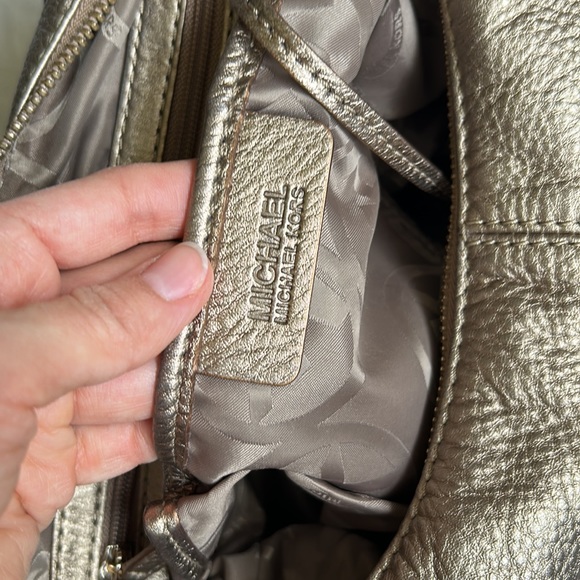 Michael Kors leather authentic bag like new! So elegant and stunning. Like new - Picture 13 of 15